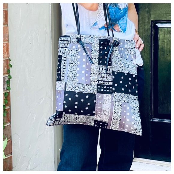 PARIS S PATCHWORK  FAUX LEATHER STRAP TOTE BAG - Picture 4 of 6